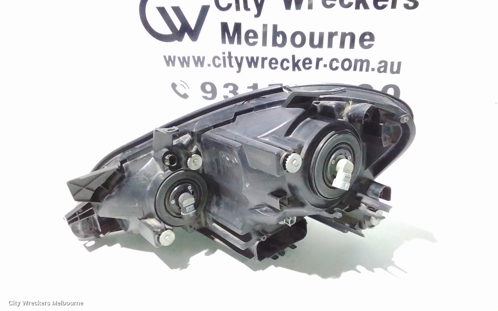 TOYOTA AVENSIS RIGHT HEADLAMP, ACM20R, 12/2001 - 11/2003