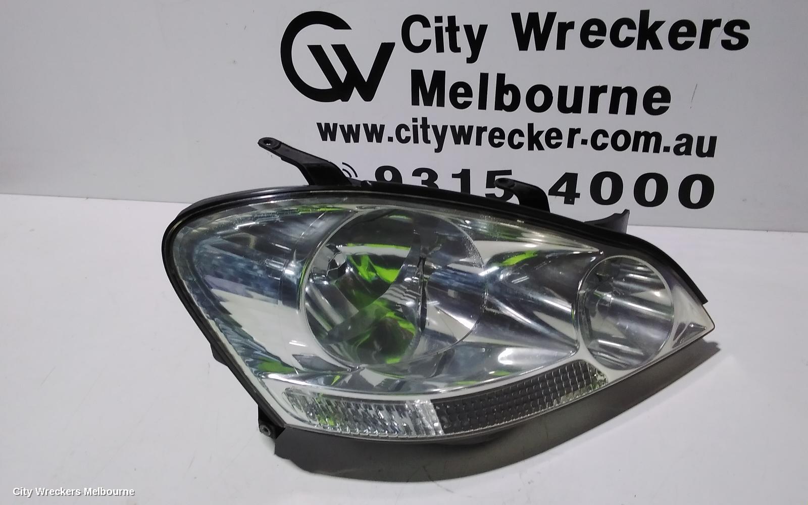 TOYOTA AVENSIS RIGHT HEADLAMP, ACM20R, 12/2001 - 11/2003