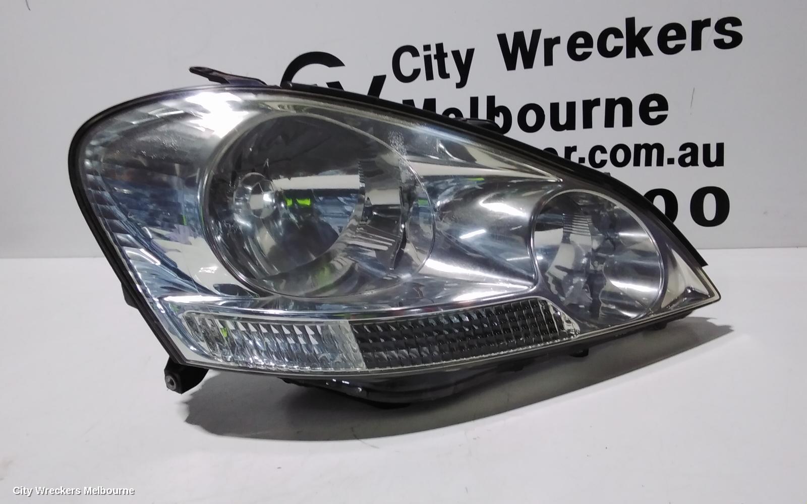 TOYOTA AVENSIS RIGHT HEADLAMP, ACM20R, 12/2001 - 11/2003
