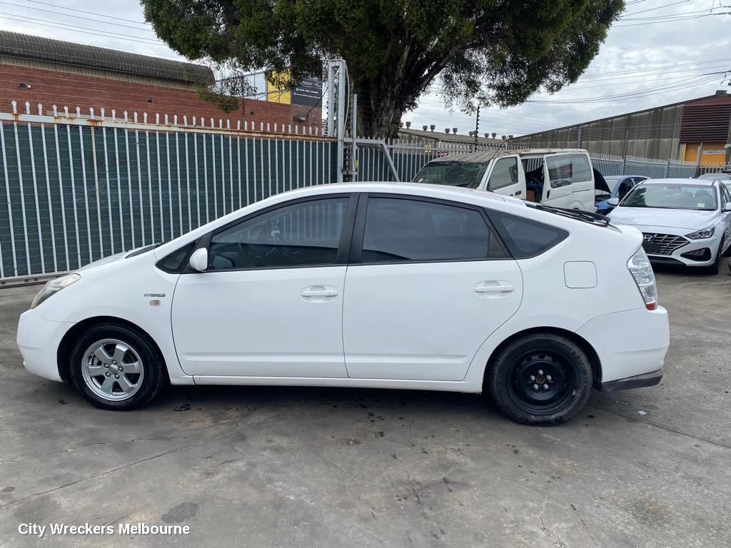 TOYOTA PRIUS REAR GARNISH, ZVW30R, TAILGATE GARNISH (CENTRE), 07/2009 - 12/2015