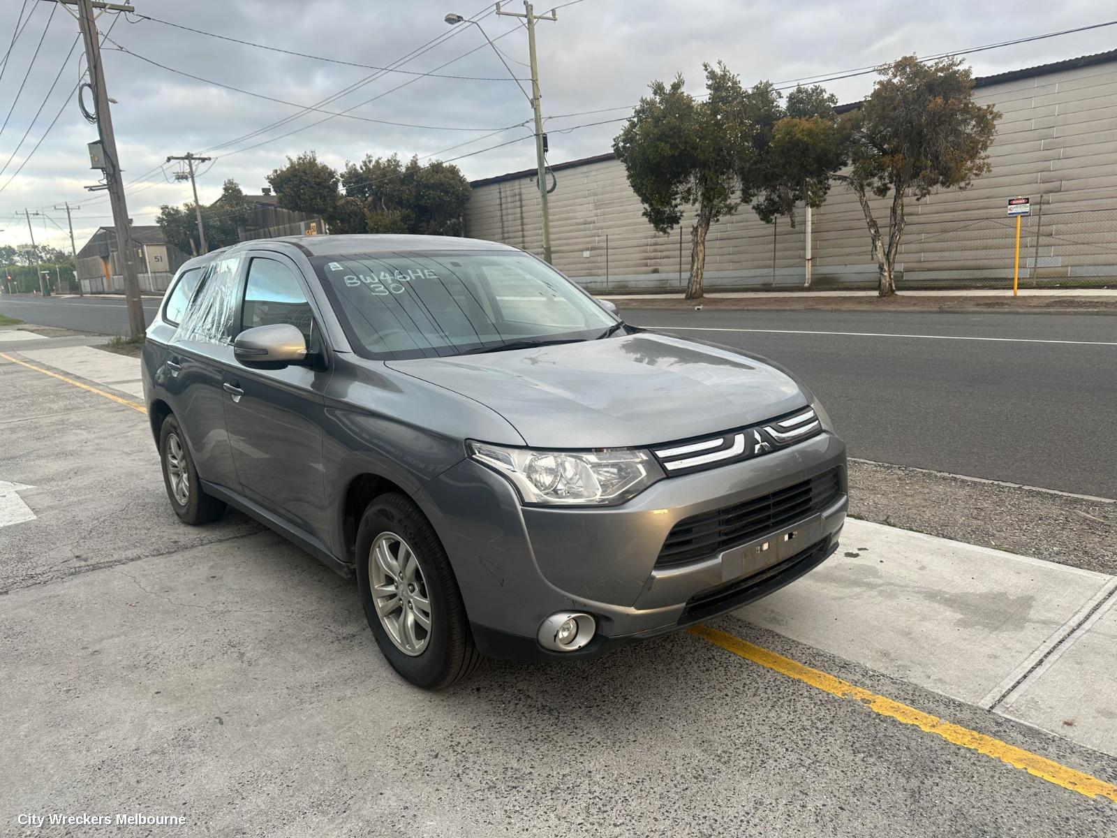 MITSUBISHI OUTLANDER RIGHT FRONT DOOR, ZJ, 10/2012 - 03/2015