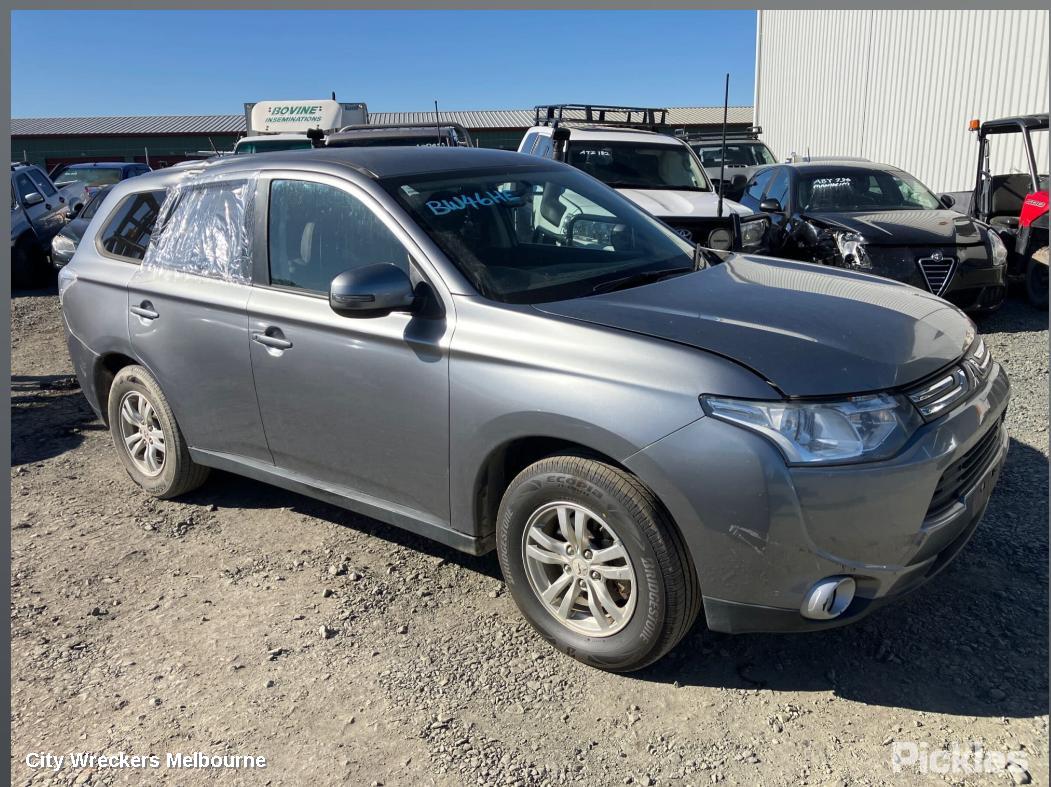 MITSUBISHI OUTLANDER RIGHT FRONT DOOR, ZJ, 10/2012 - 03/2015
