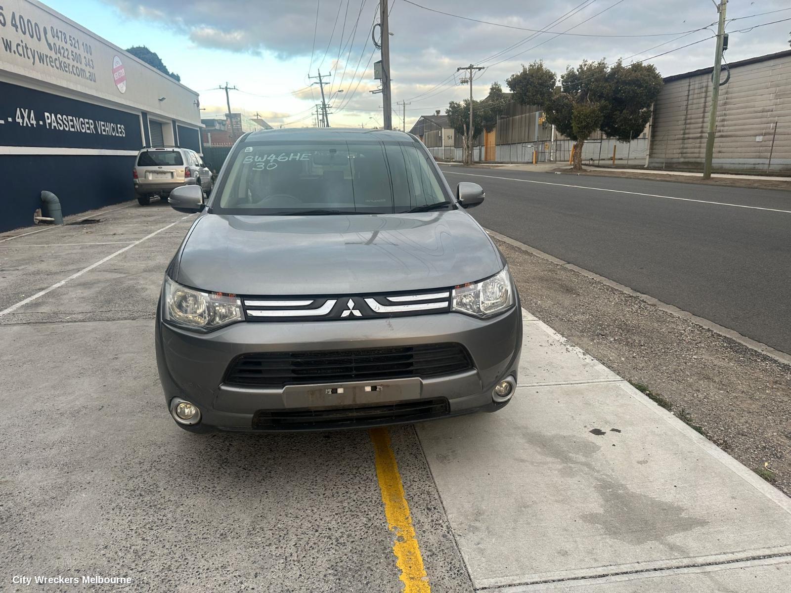MITSUBISHI OUTLANDER RIGHT FRONT DOOR, ZJ, 10/2012 - 03/2015