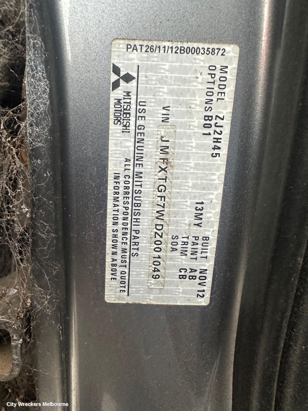 MITSUBISHI OUTLANDER RIGHT FRONT DOOR, ZJ, 10/2012 - 03/2015