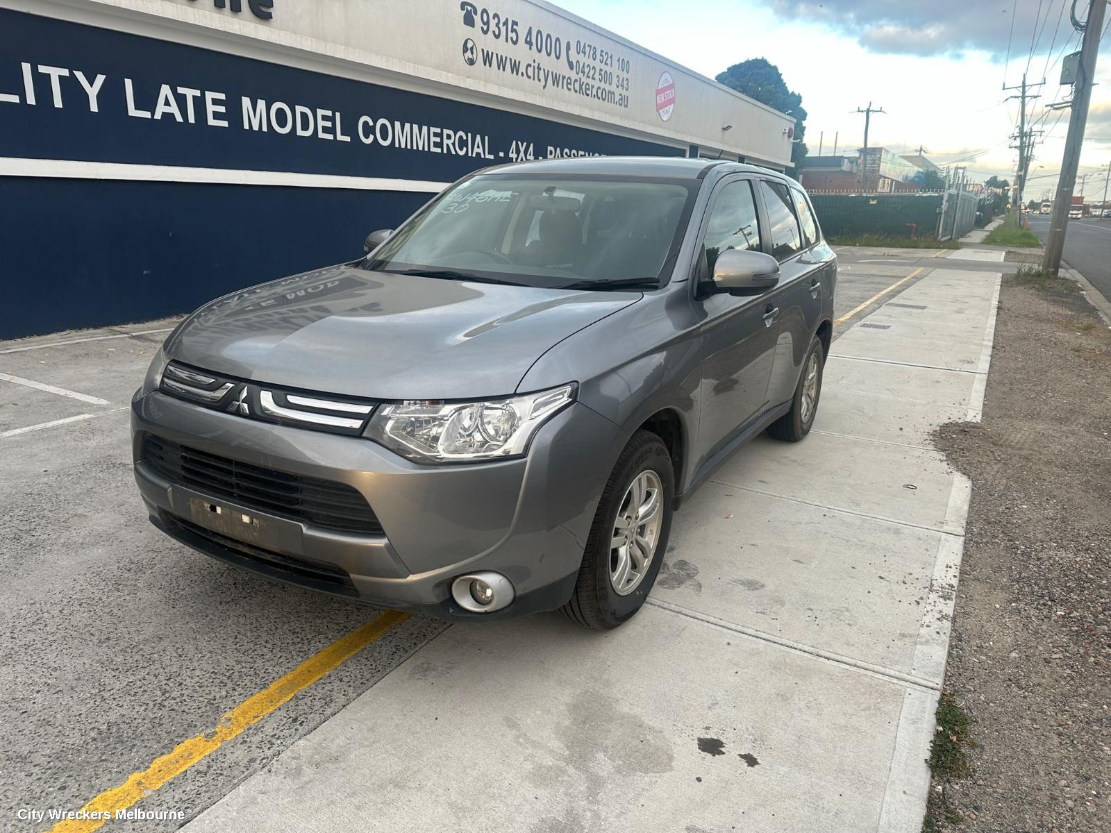 MITSUBISHI OUTLANDER RIGHT FRONT DOOR, ZJ, 10/2012 - 03/2015