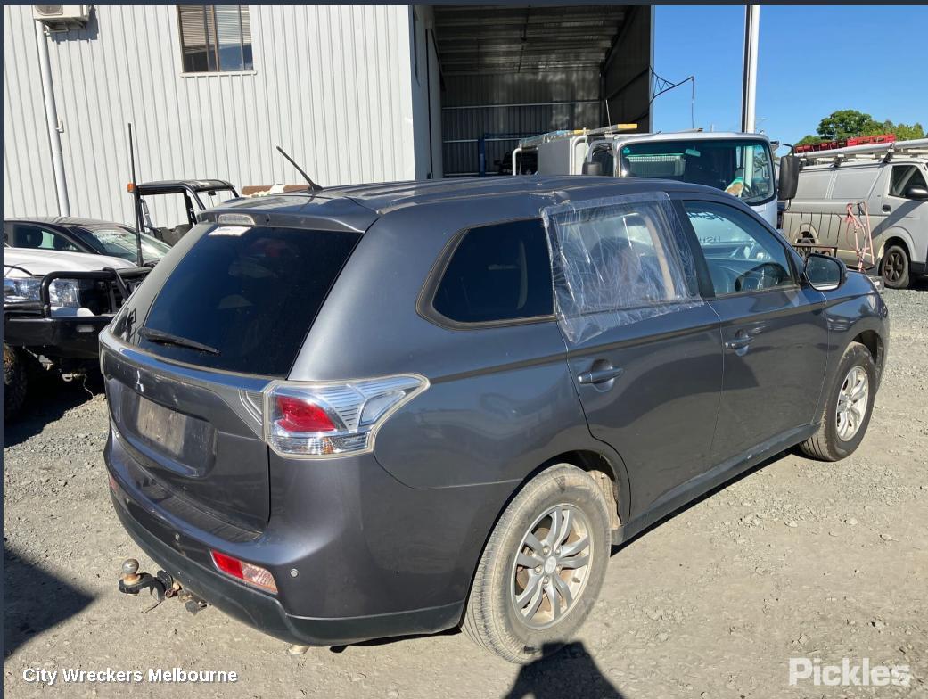 MITSUBISHI OUTLANDER RIGHT FRONT DOOR, ZJ, 10/2012 - 03/2015