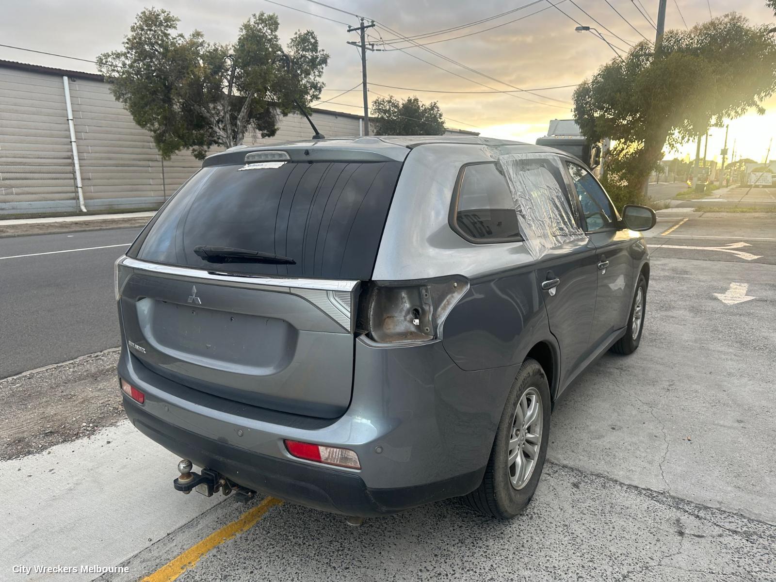 MITSUBISHI OUTLANDER RIGHT FRONT DOOR, ZJ, 10/2012 - 03/2015