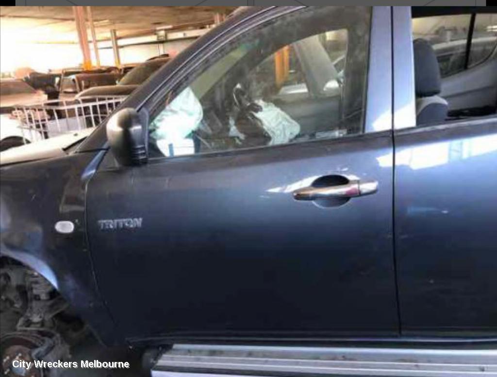 MITSUBISHI TRITON RIGHT REAR DOOR, MN, DUAL CAB, NON MOULD TYPE, 08/2009 - 04/2015