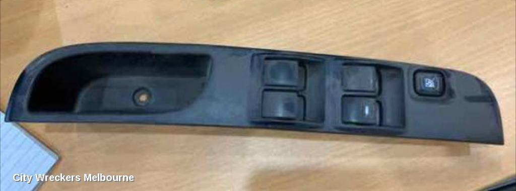 MITSUBISHI TRITON RIGHT REAR DOOR, MN, DUAL CAB, NON MOULD TYPE, 08/2009 - 04/2015