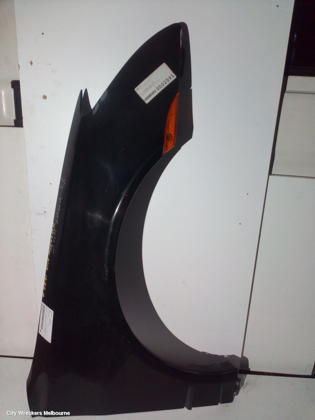 MITSUBISHI MAGNA RIGHT GUARD, TL 06/2003 - 08/2005