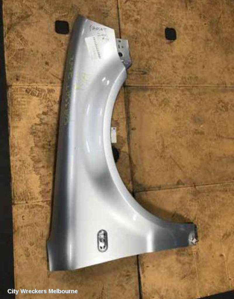 VOLKSWAGEN PASSAT RIGHT GUARD, 3B/GP, SUIT W/ REPEATER LAMP, 02/2001 - 11/2005