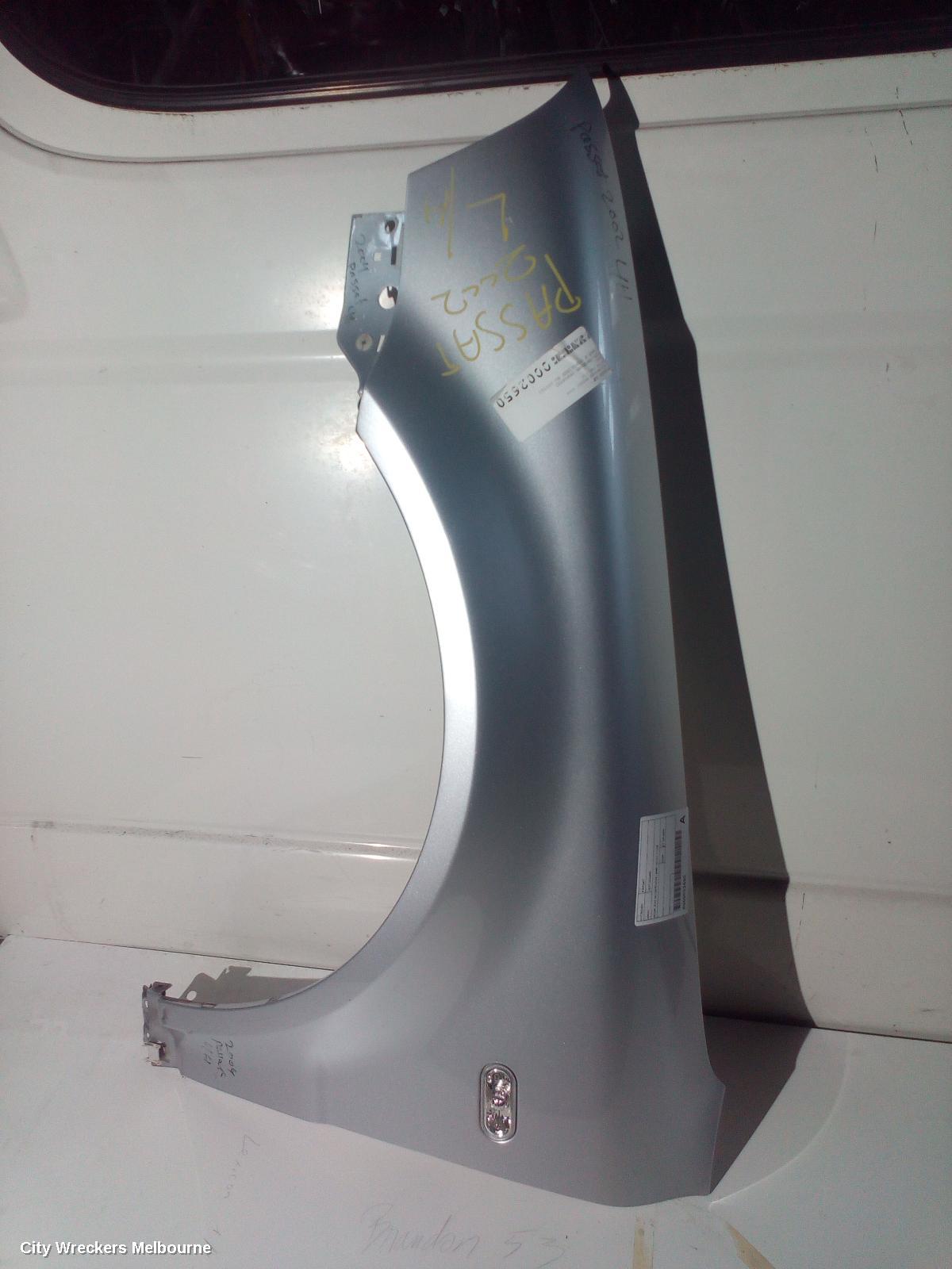 VOLKSWAGEN PASSAT LEFT GUARD, 3B/GP, SUIT W/ REPEATER LAMP, 02/2001 - 11/2005