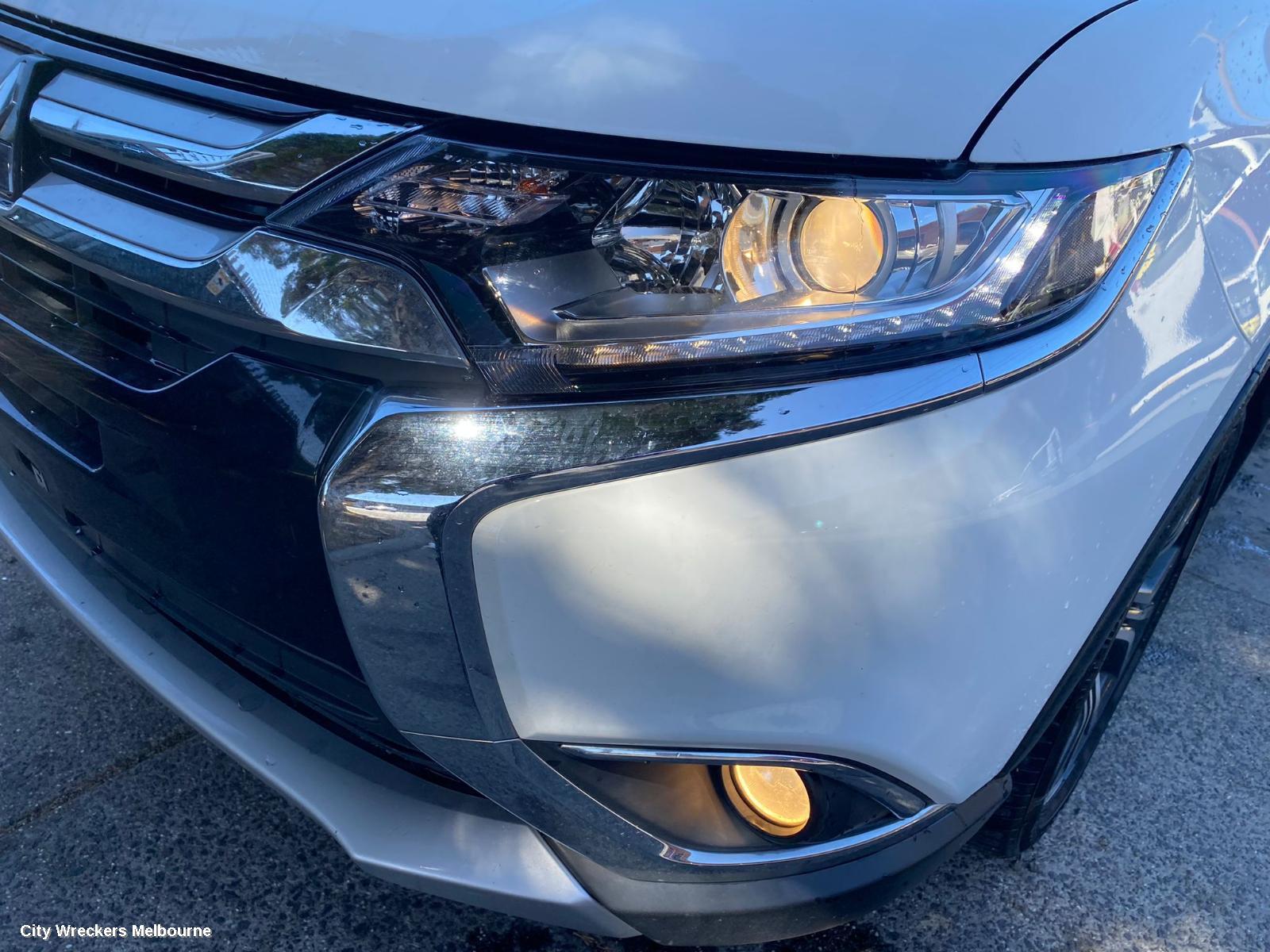 MITSUBISHI OUTLANDER REAR GARNISH, TAILGATE LAMP (LH SIDE), ZK-ZL, 04/2015 - 07/2021