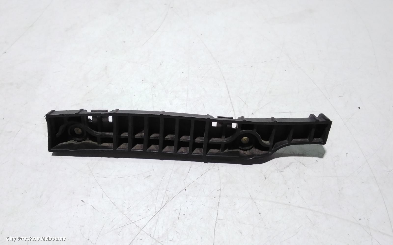 HYUNDAI I20, PB 04/2010 - 12/2015, RHF BAR BRACKET: 2717