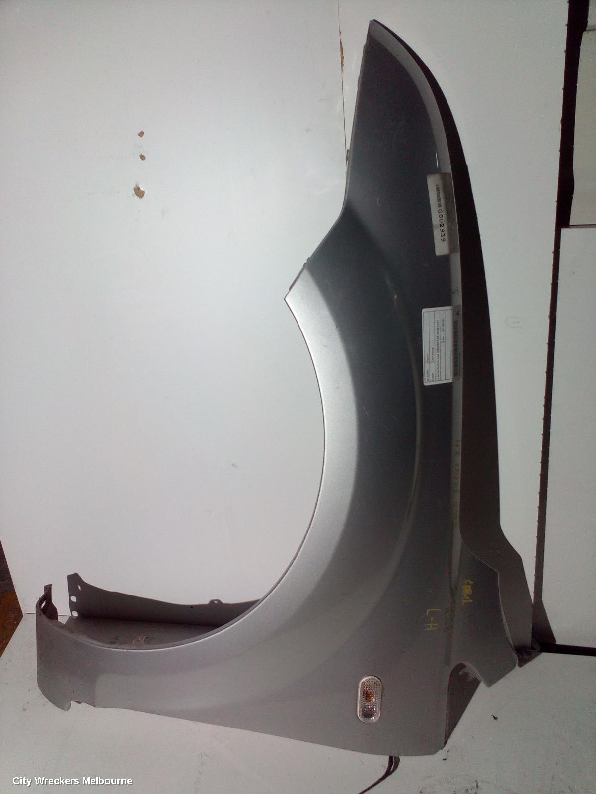 FORD FOCUS LEFT GUARD, LS, SEDAN/HATCH, W/ REPEATER TYPE, 06/2005 - 05/2007