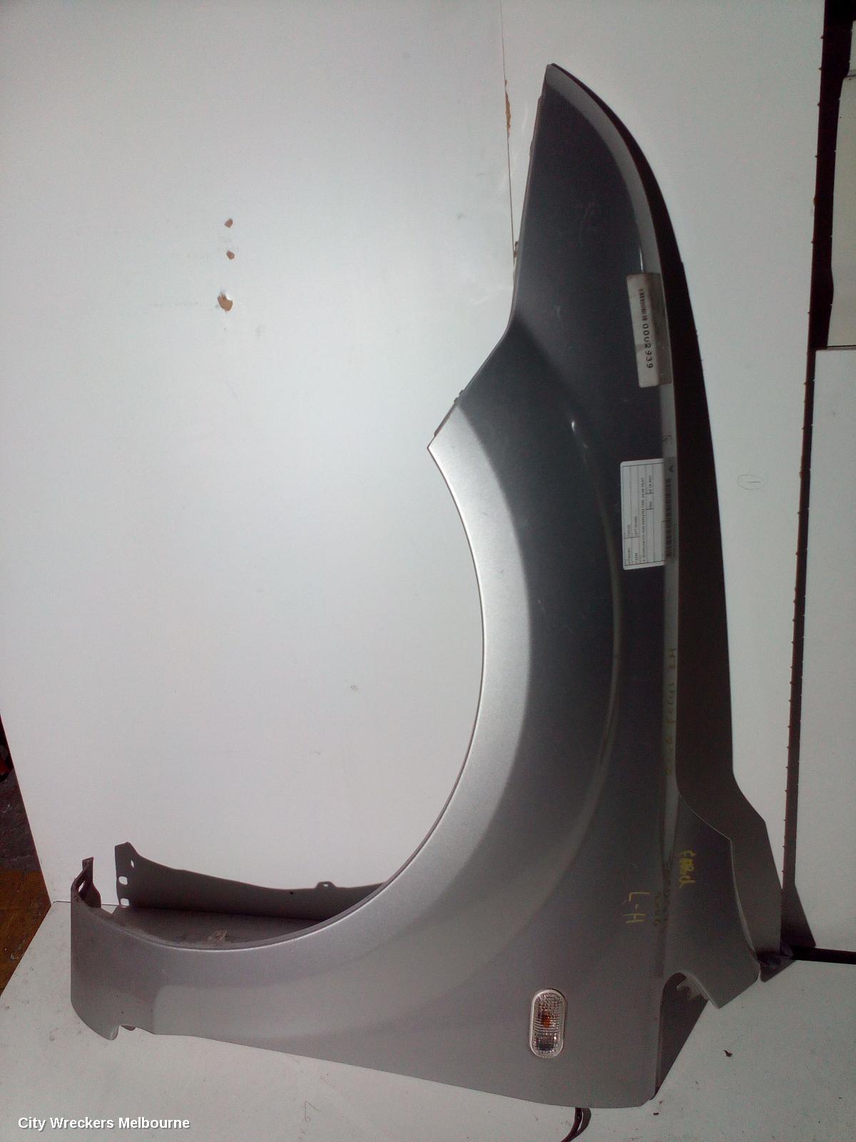 FORD FOCUS LEFT GUARD, LS, SEDAN/HATCH, W/ REPEATER TYPE, 06/2005 - 05/2007