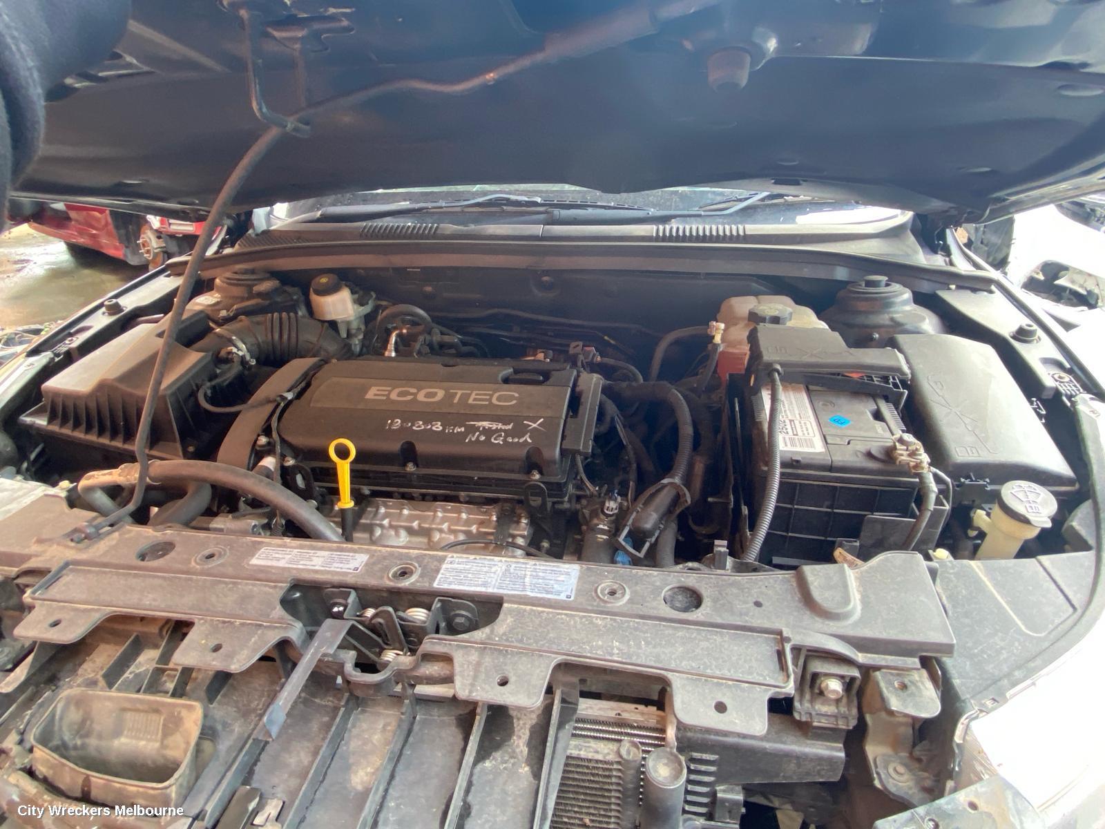HOLDEN CRUZE LEFT GUARD, JG-JH, CD/CDX/EQUIPE/Z SERIES, W/ INDICATOR, NON SKIRT TYPE, 03/2009 - 12/2014