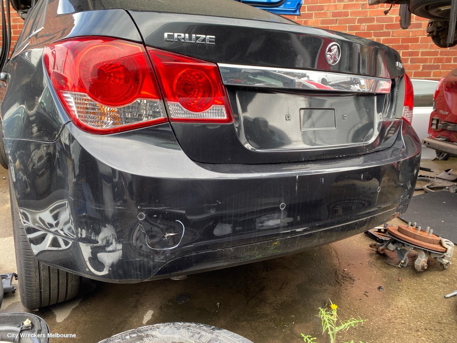 HOLDEN CRUZE LEFT GUARD, JG-JH, CD/CDX/EQUIPE/Z SERIES, W/ INDICATOR, NON SKIRT TYPE, 03/2009 - 12/2014