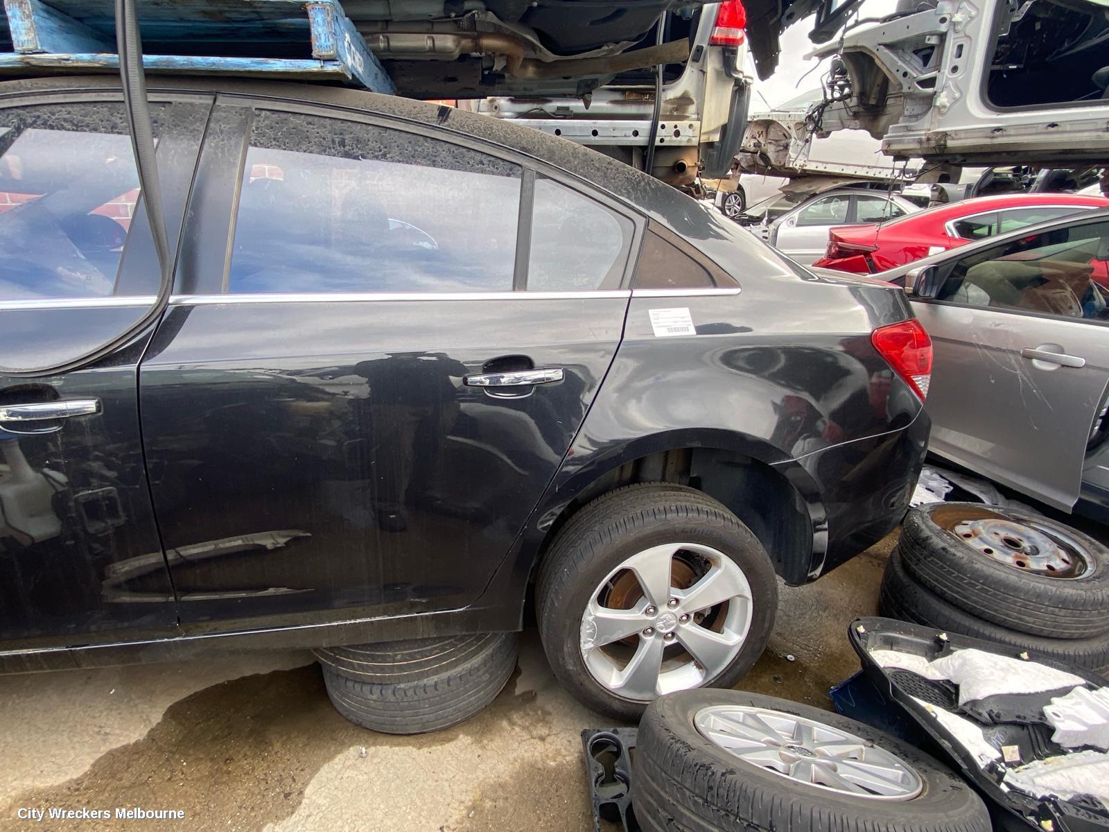 HOLDEN CRUZE LEFT GUARD, JG-JH, CD/CDX/EQUIPE/Z SERIES, W/ INDICATOR, NON SKIRT TYPE, 03/2009 - 12/2014