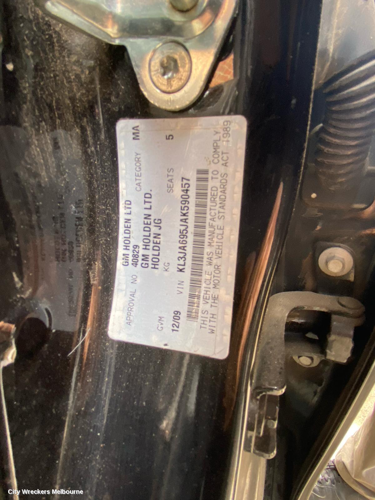 HOLDEN CRUZE LEFT GUARD, JG-JH, CD/CDX/EQUIPE/Z SERIES, W/ INDICATOR, NON SKIRT TYPE, 03/2009 - 12/2014