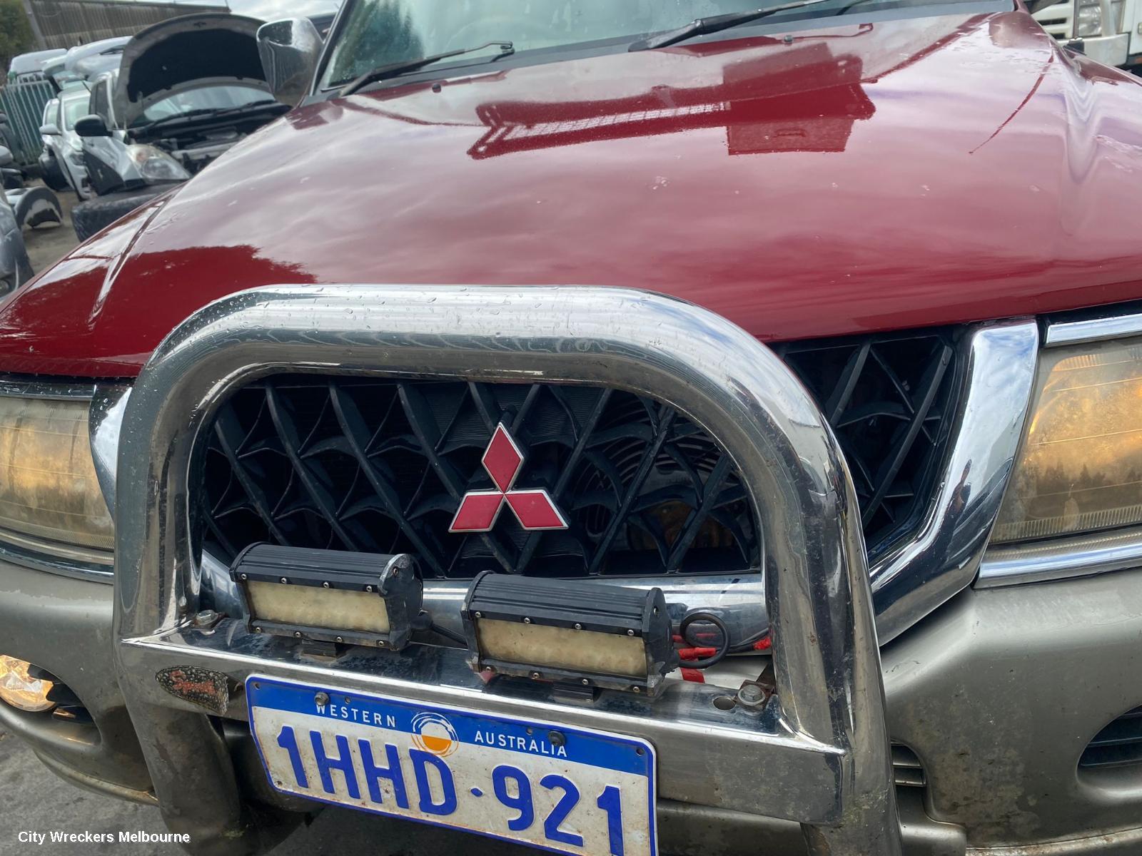 MITSUBISHI CHALLENGER RIGHT TAILLIGHT, PA, 09/2000 - 05/2004