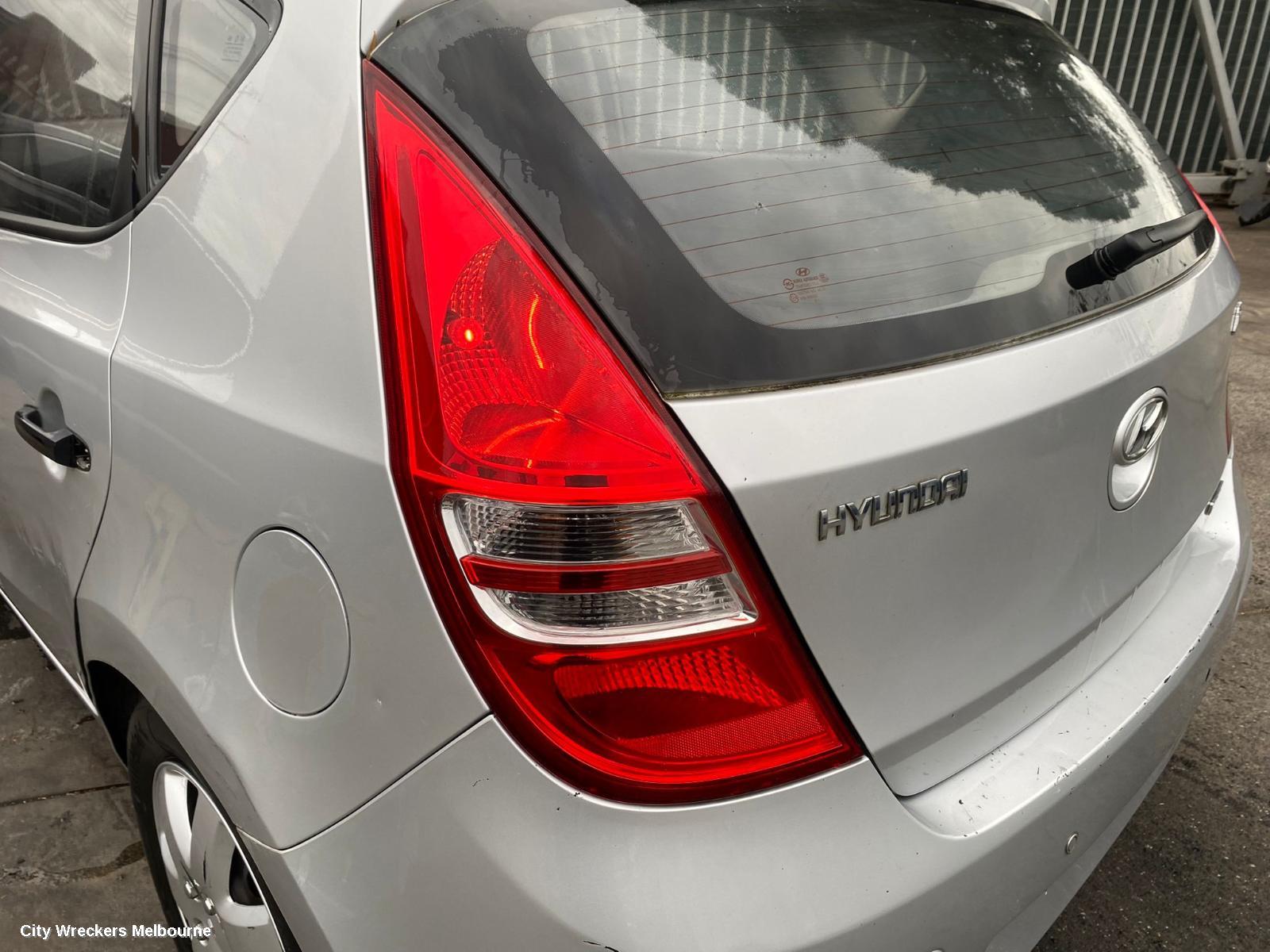 HYUNDAI I30 RIGHT FRONT DOOR WINDOW, FD, HATCH, 09/2007 - 04/2012