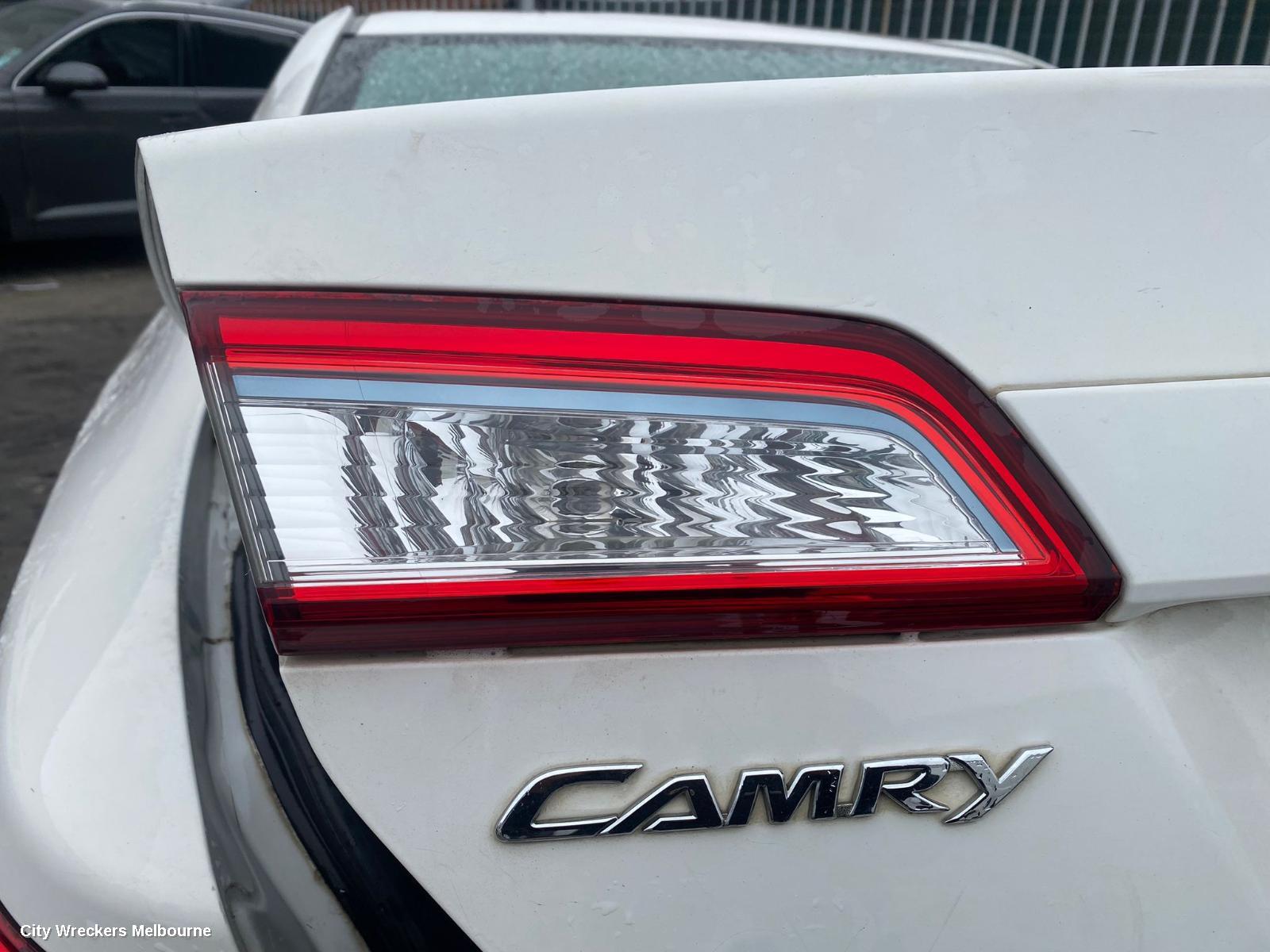 TOYOTA CAMRY REAR GARNISH, BOOTLID LAMP (RH SIDE), AVV50, HYBRID, 01/2012 - 03/2015