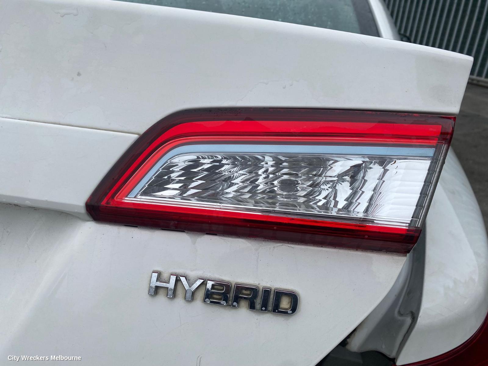 TOYOTA CAMRY REAR GARNISH, BOOTLID LAMP (RH SIDE), AVV50, HYBRID, 01/2012 - 03/2015