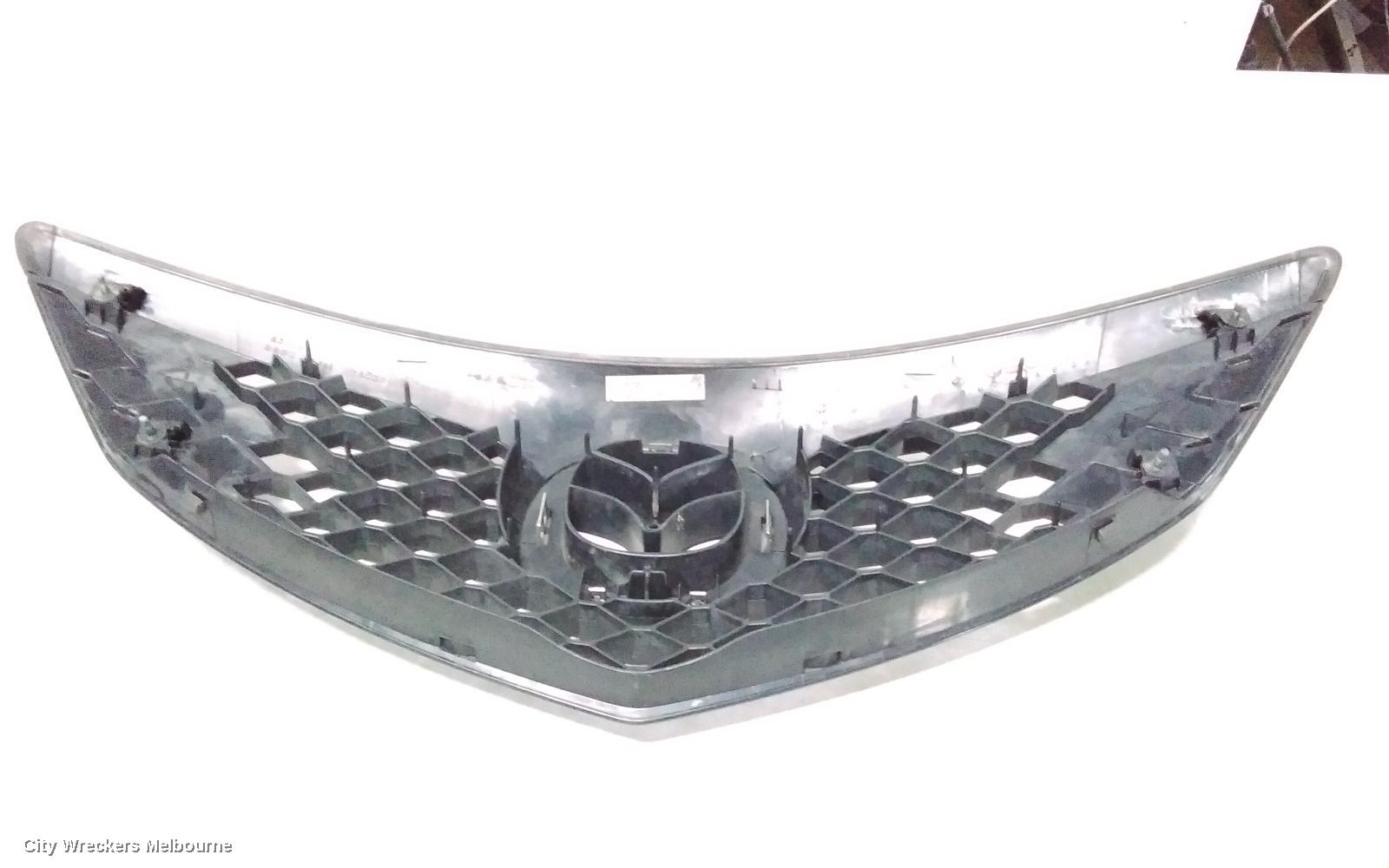MAZDA 3 GRILLE, RADIATOR GRILLE, BK, SEDAN, 2.0, COLOUR CODED, 07/2006 - 04/2009