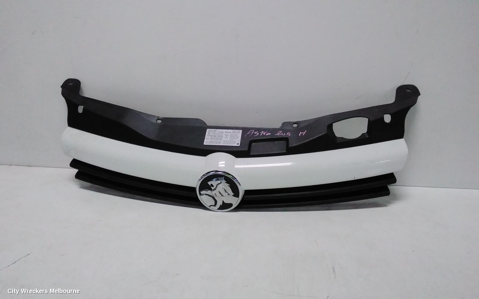 HOLDEN ASTRA GRILLE, AH, RADIATOR GRILLE, HATCH, SRI TURBO, COLOUR CODED TYPE, 11/2006 - 08/2009