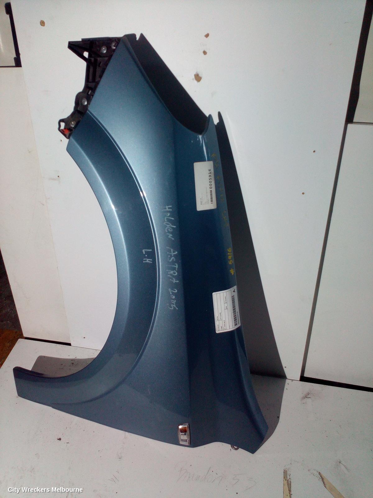 HOLDEN ASTRA LEFT GUARD, AH, 10/2004 - 08/2009