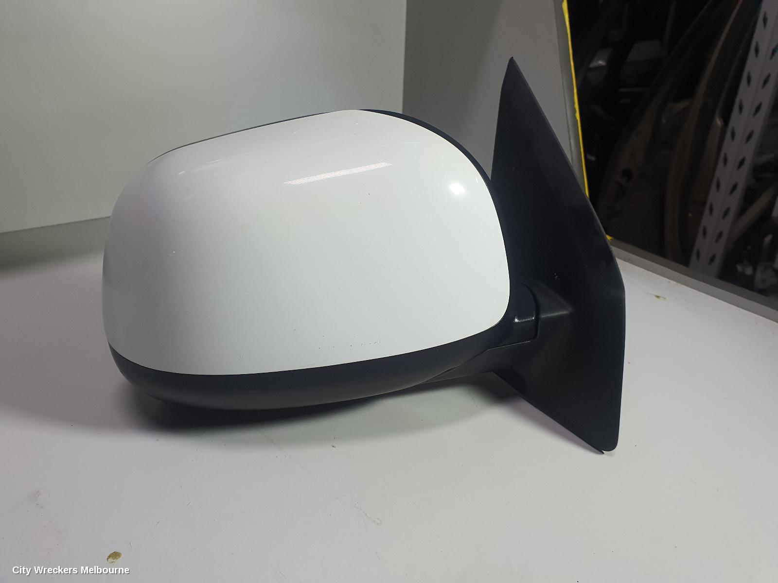 MITSUBISHI OUTLANDER RIGHT DOOR MIRROR, ZJ, NON FLASHER TYPE (3 WIRE), 10/2012 - 03/2015
