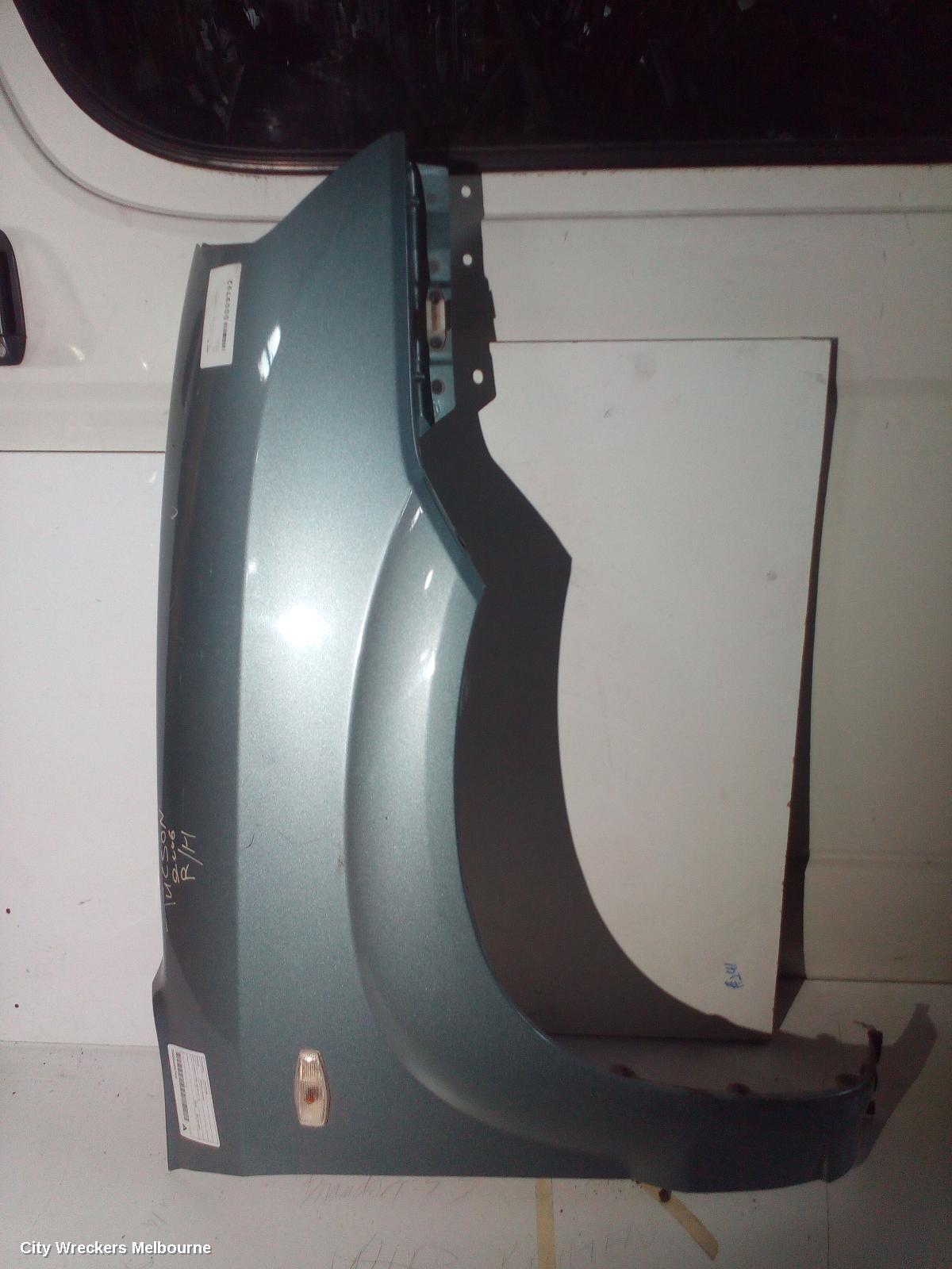 HYUNDAI TUCSON RIGHT GUARD, AWD, FLARED TYPE, 08/2004 - 01/2010