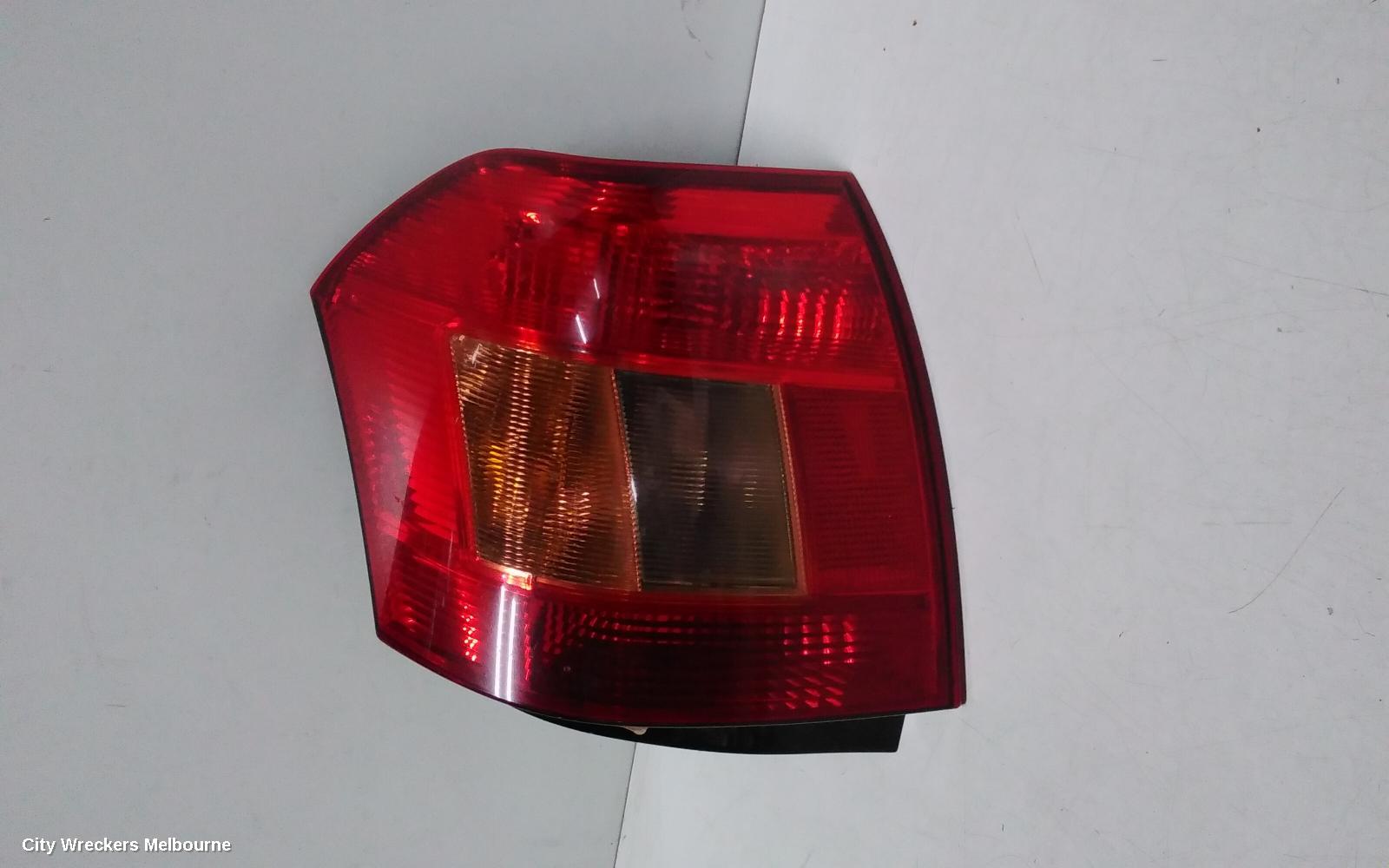 TOYOTA COROLLA RIGHT TAILLIGHT, ZZE122 (SOUTH AFRICA-VIN AHT), HATCH, 04/2003 - 08/2004