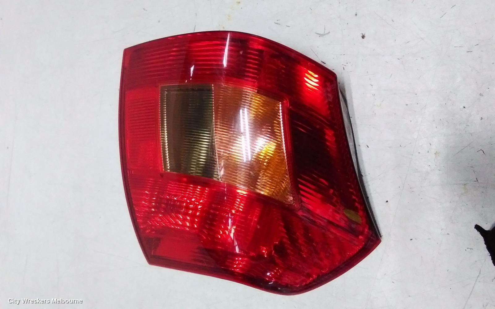 TOYOTA COROLLA RIGHT TAILLIGHT, ZZE122 (SOUTH AFRICA-VIN AHT), HATCH, 04/2003 - 08/2004