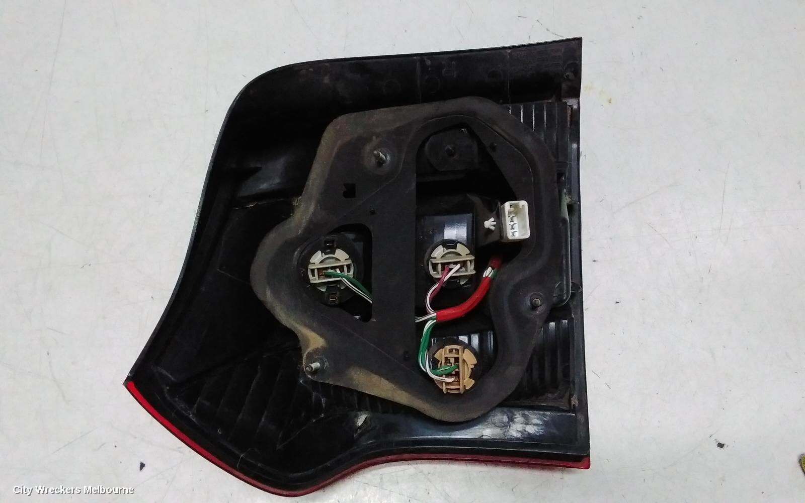TOYOTA COROLLA RIGHT TAILLIGHT, ZZE122 (SOUTH AFRICA-VIN AHT), HATCH, 04/2003 - 08/2004