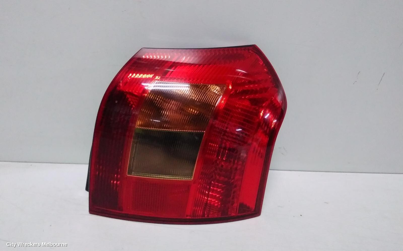 TOYOTA COROLLA RIGHT TAILLIGHT, ZZE122 (SOUTH AFRICA-VIN AHT), HATCH, 04/2003 - 08/2004