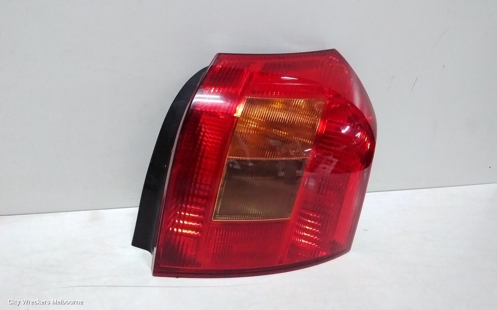 TOYOTA COROLLA RIGHT TAILLIGHT, ZZE122 (SOUTH AFRICA-VIN AHT), HATCH, 04/2003 - 08/2004