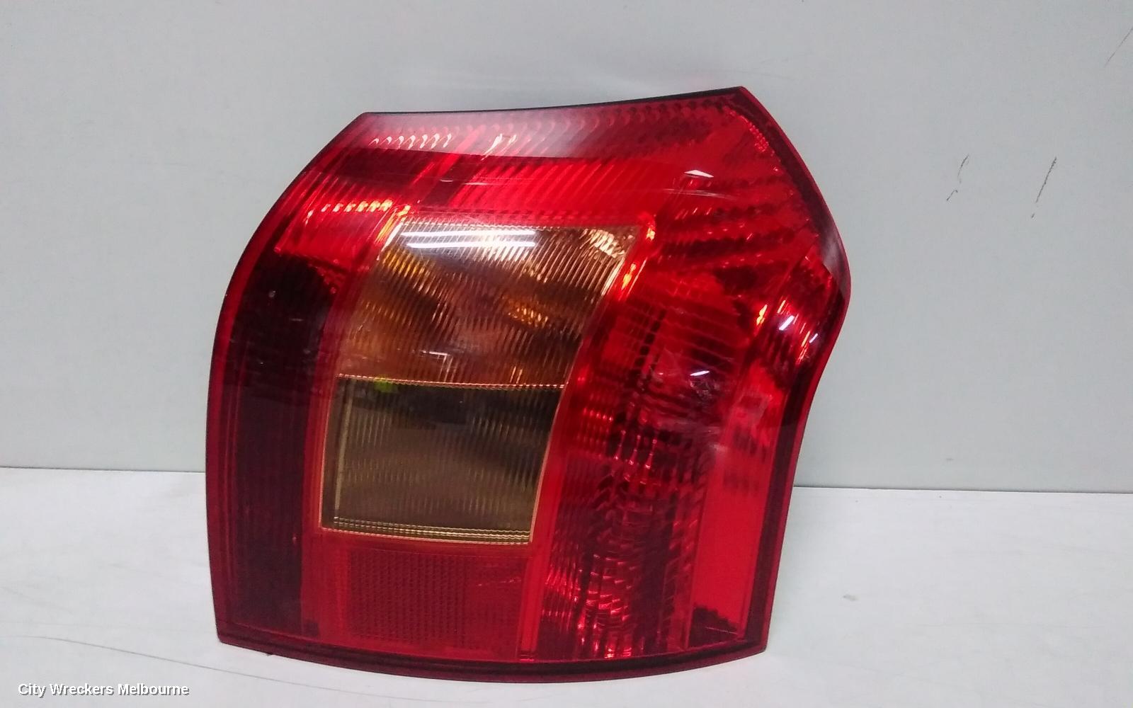 TOYOTA COROLLA RIGHT TAILLIGHT, ZZE122 (SOUTH AFRICA-VIN AHT), HATCH, 04/2003 - 08/2004