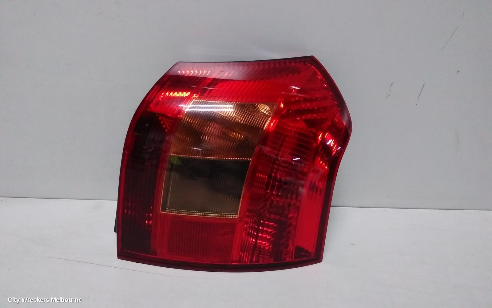 TOYOTA COROLLA RIGHT TAILLIGHT, ZZE122 (SOUTH AFRICA-VIN AHT), HATCH, 04/2003 - 08/2004