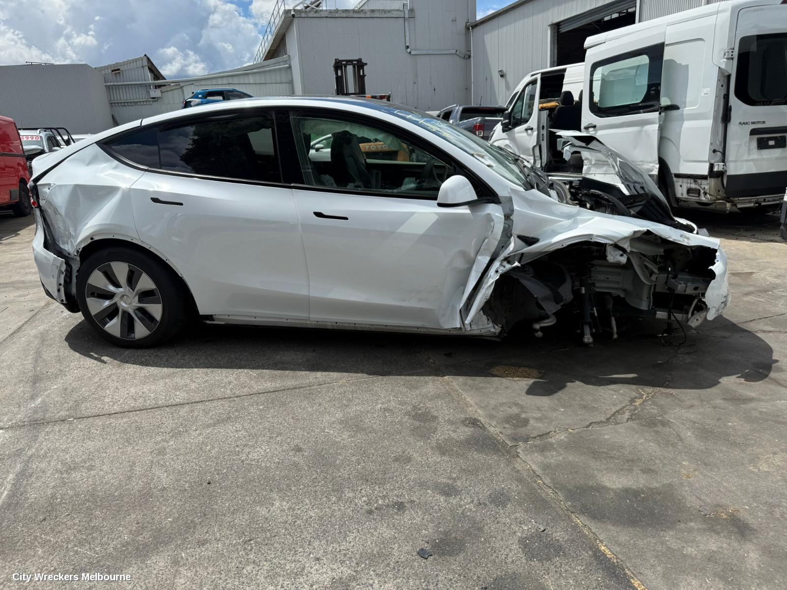 TESLA MODEL Y REVERSE CAMERA, 1ST GEN, REVERSE CAMERA (TAILGATE HANDLE MOUNTED), 03/2022 ONWARDS