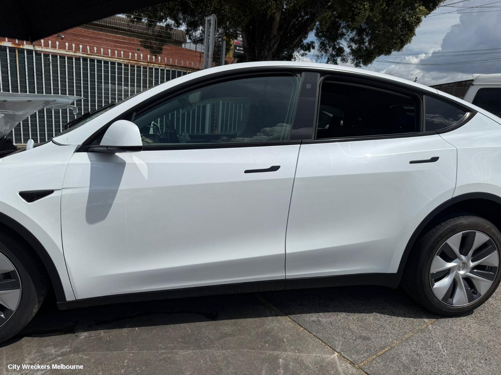 TESLA MODEL Y HEADREST, 1ST GEN, 03/2022 ONWARDS