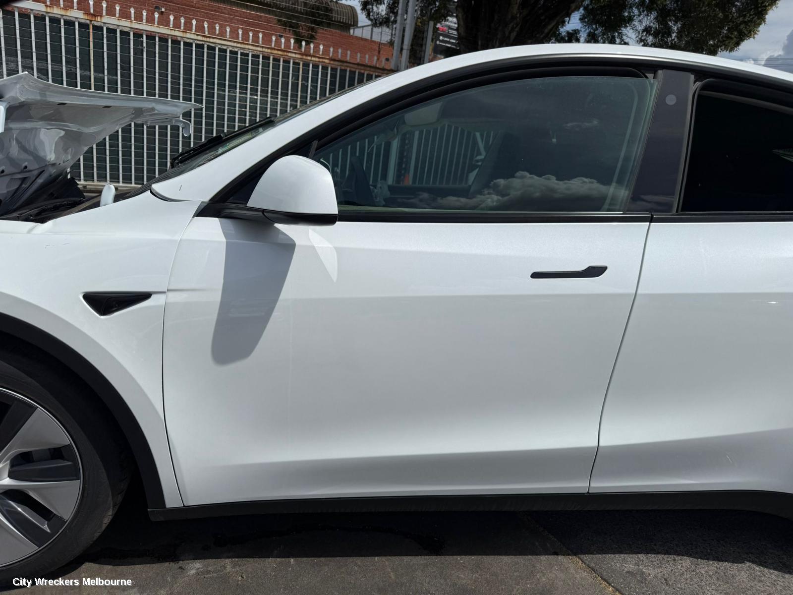 TESLA MODEL Y HEADREST, 1ST GEN, 03/2022 ONWARDS
