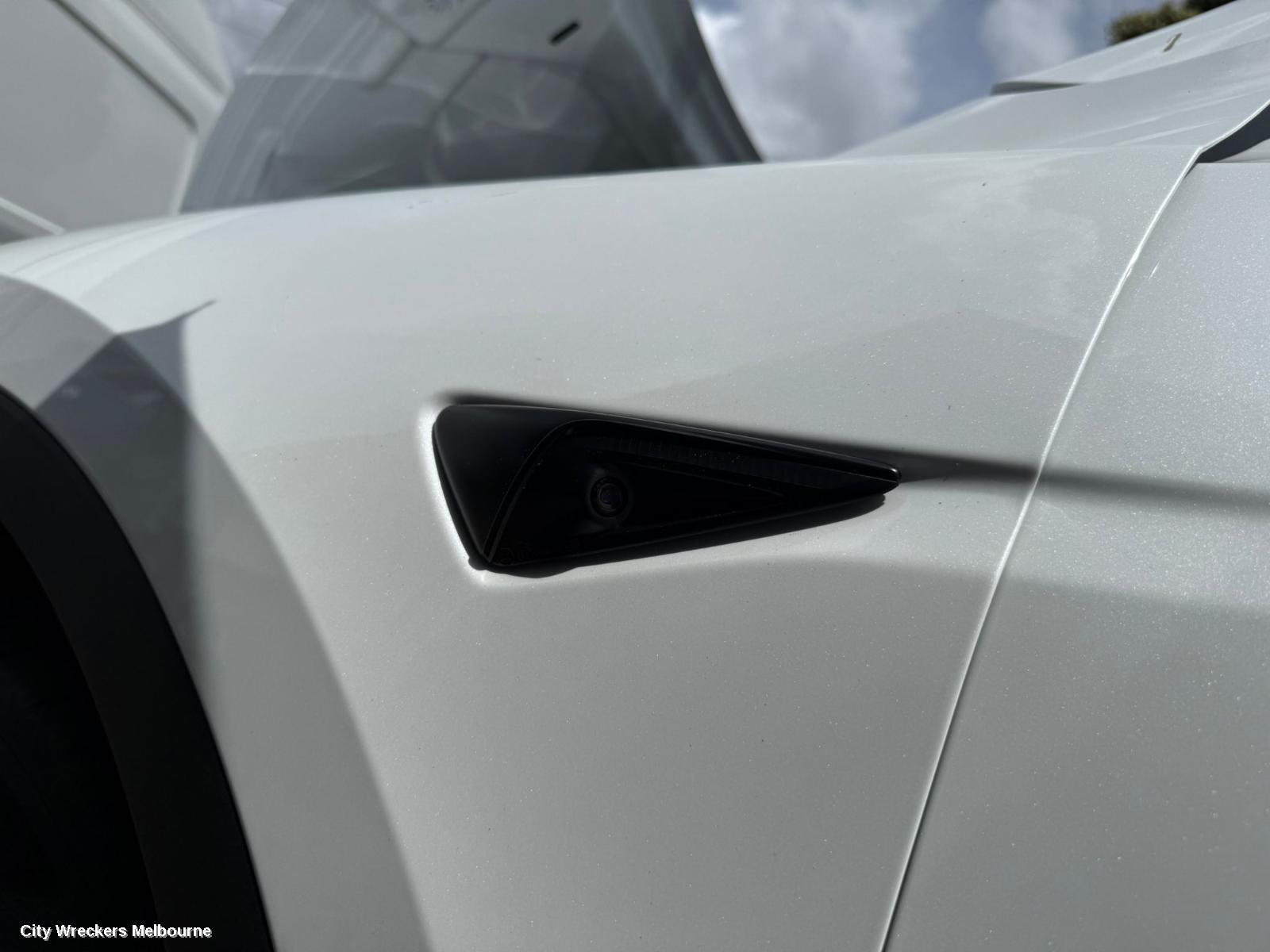 TESLA MODEL Y HEADREST, 1ST GEN, 03/2022 ONWARDS