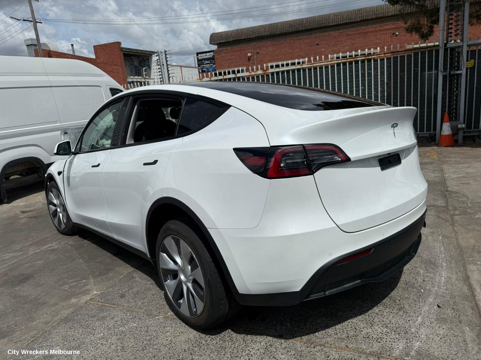 TESLA MODEL Y REVERSE CAMERA, 1ST GEN, REVERSE CAMERA (TAILGATE HANDLE MOUNTED), 03/2022 ONWARDS