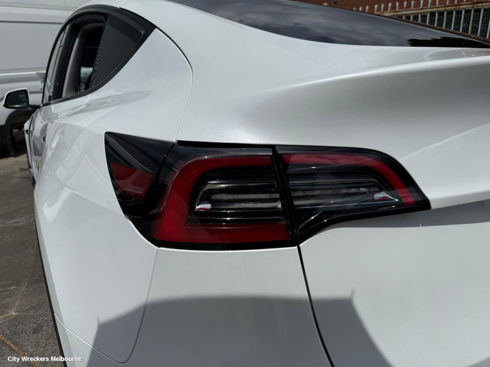 TESLA MODEL Y HEADREST, 1ST GEN, 03/2022 ONWARDS