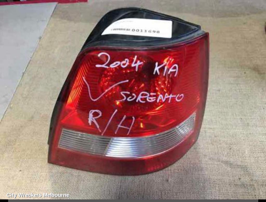 KIA SORENTO RIGHT TAILLIGHT, BL, IN BODY, 02/2003 - 10/2006