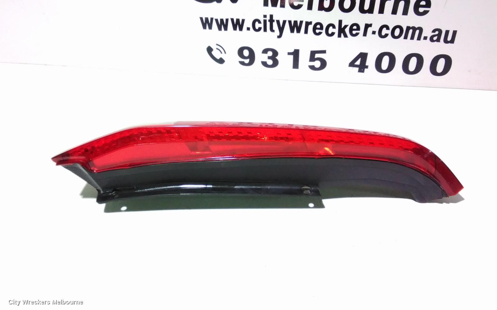 HONDA CRV LEFT TAILLIGHT, RD7, IN BODY, 12/2001 - 10/2004