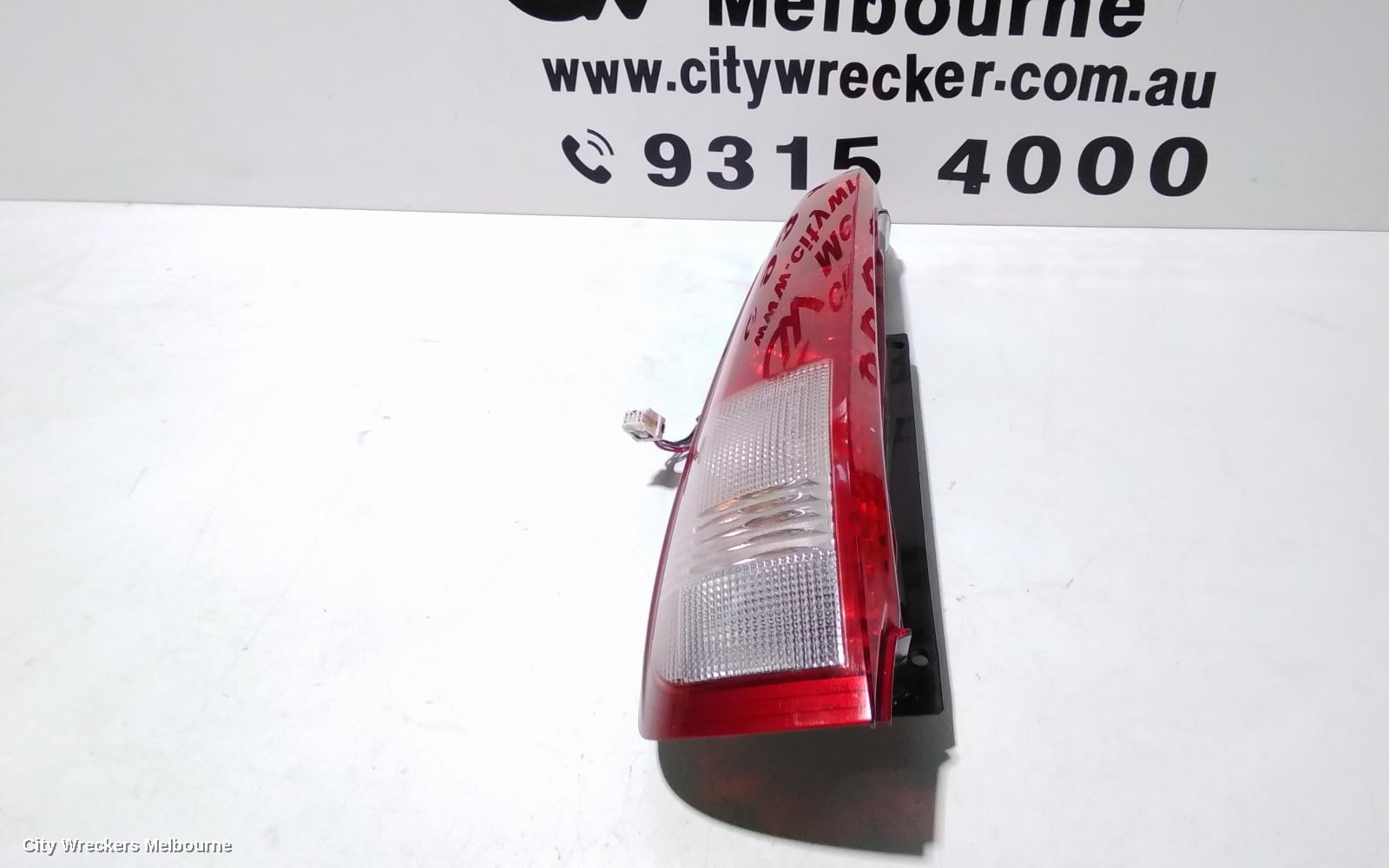 HONDA CRV LEFT TAILLIGHT, RD7, IN BODY, 12/2001 - 10/2004