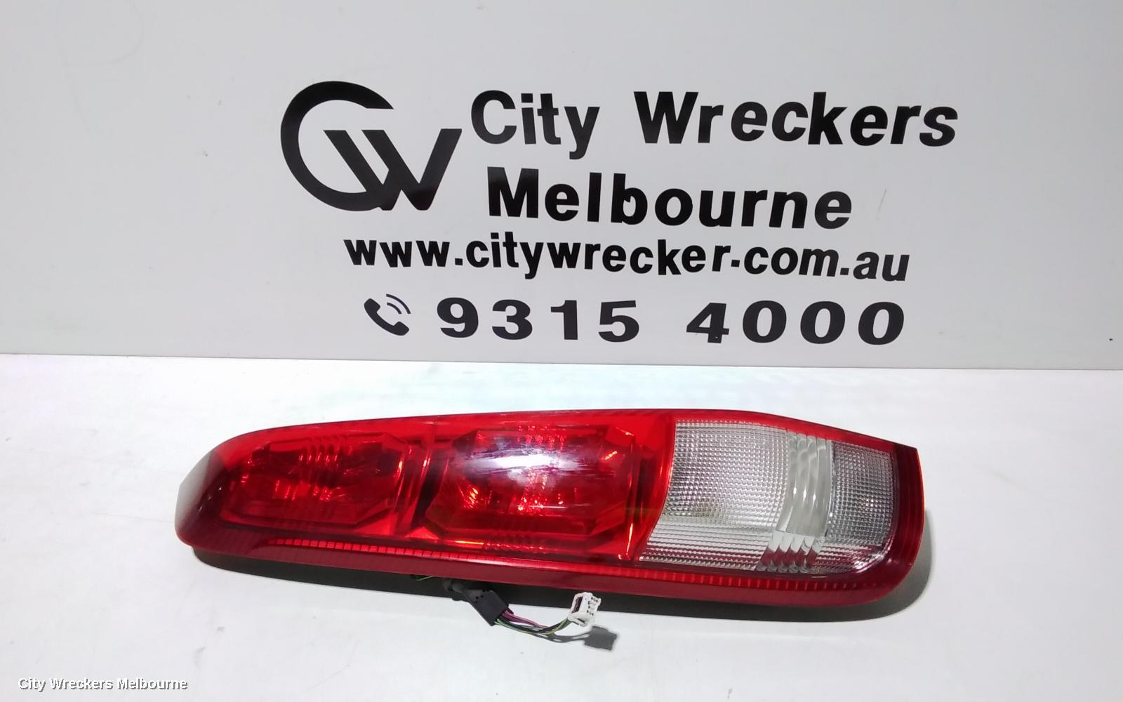 HONDA CRV LEFT TAILLIGHT, RD7, IN BODY, 12/2001 - 10/2004